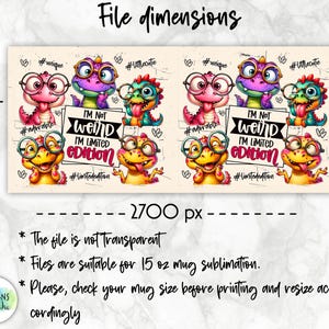 Peut inclure: Un design num&eacute;rique avec six dinosaures de dessins anim&eacute;s portant des lunettes de diff&eacute;rentes couleurs. Le texte "I'M NOT WEIRD I'M LIMITED EDITION" est affich&eacute; sur une banni&egrave;re. Le texte suppl&eacute;mentaire comprend "#unique", "#adorable", "#limitededition", et "#thecutie".