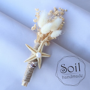 Muschel-Boutonniere, weiße Gypsophila-Bräutigamblume, natürliches Bräutigamzusätze, Bräutigam-Boutonniere, Trauzeuge, Bräutigam, Geschenk für ihn