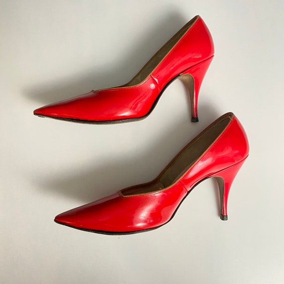 Womens Vintage Patent Leather Red Pumps Size 6 - image 4