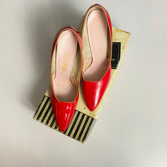 Womens Vintage Patent Leather Red Pumps Size 6 - image 2