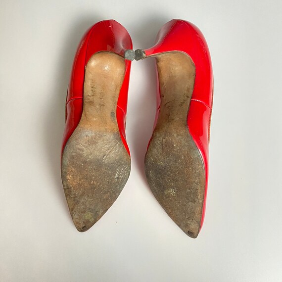 Womens Vintage Patent Leather Red Pumps Size 6 - image 5