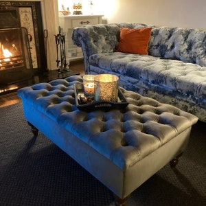 Ottomane, Fußhocker, Couchtisch, Bank, Polstermöbel, gepolstert, Stauraum, handgefertigt, Chesterfield-Hocker, Glamour, geknöpft, modern
