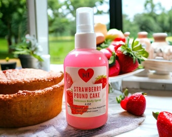 Può includere: Un flacone rosa di spray per il corpo profumato al dolce di fragole. La bottiglia è etichettata con il testo "Strawberry Pound Cake Delicious Body Spray 4 OZ."