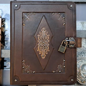 Ręcznie wykonana skórzana okładka do dziennika Grimoire A5: Księga Cieni Magii Księżyca