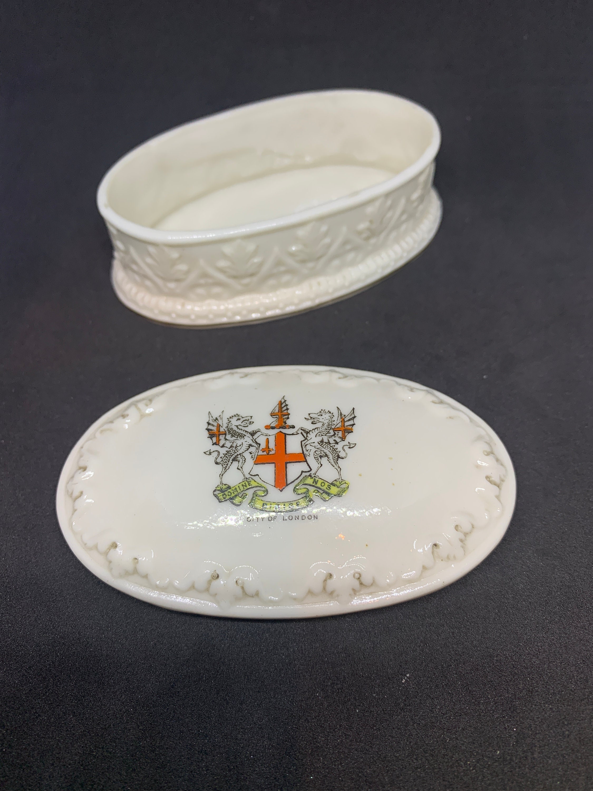 Antique City of London souvenir  Parianware  trinket box in raise pie design by Robinson & Leadbeater about 1900.