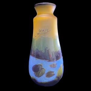 Säuregeätzte Vase im Jugendstil mit Signatur für Emile Gallé