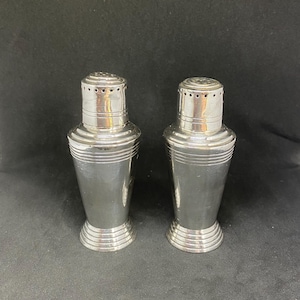 Art Deco Keith Murray for Mappin and Webb a pair of Machine Age pepperettes