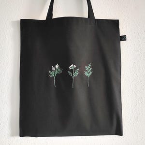 花柄刺繍 トートバッグ 黒 ホットマン 花柄刺繍の黒いトートバッグ - メルカリ