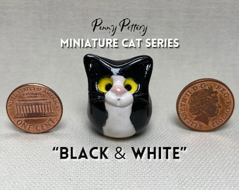 Chats miniatures en céramique noir et blanc. Personnages mignons à fourrure vendus à l'unité. Fabriqué à la main par l'artiste britannique Penny Howarth.