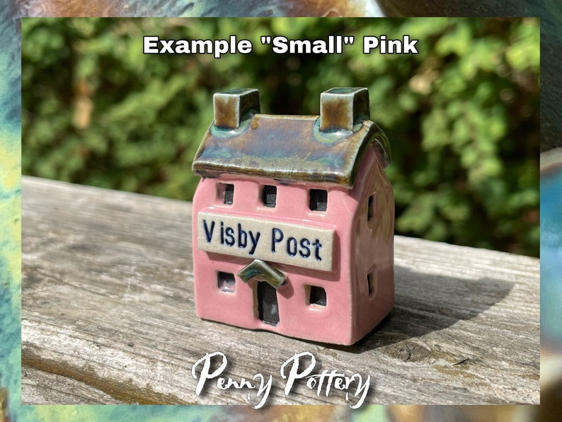 Miniatyr keramik med "Ditt namn"-motiv, gammal brittisk pub / värdshus / bar / butik. Liten, medelstor, stor storlek. Unik, skräddarsydd och handgjord på beställning av Penny. bild 5