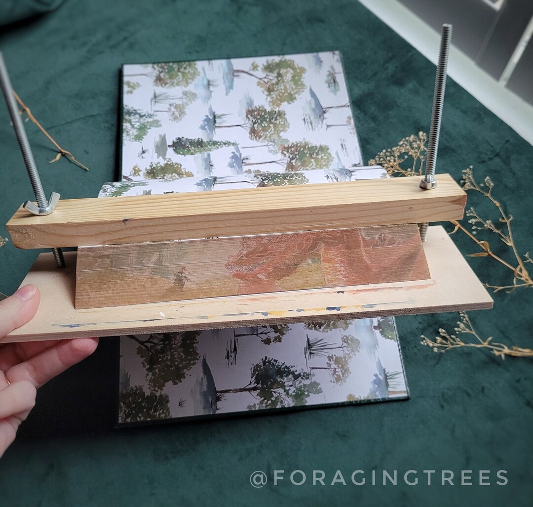 The Hobbit Hidden Fore Edge Painting of Smaug and Bilbo, Hobbit Foredge