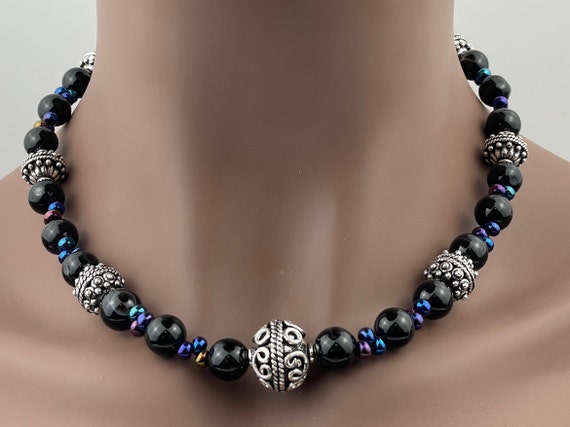 Iris Necklace in Black Iris Necklace in Black