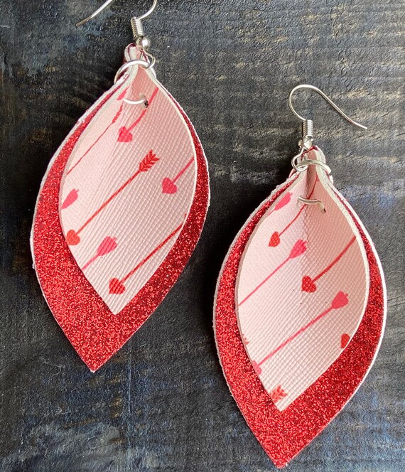Hearts & Arrow Faux Leather Earrings / Red Glitter Earrings / | Etsy