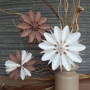 Papierblumen, 3 Farben und 2 Formen, 3D, D 12,5 cm, handgefertigt