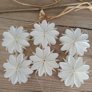 Papierblumen in Weiß, 6er- Set oder 3er-Set, 3D, D 7,0 cm, handgefertigt