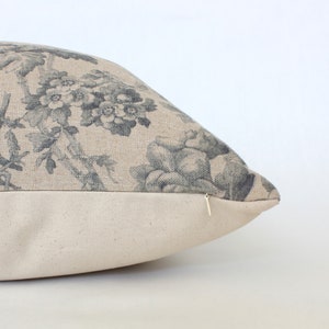 pillow with invisible zipper