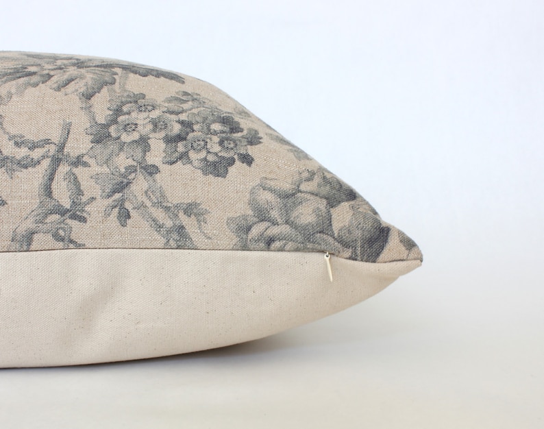 pillow with invisible zipper