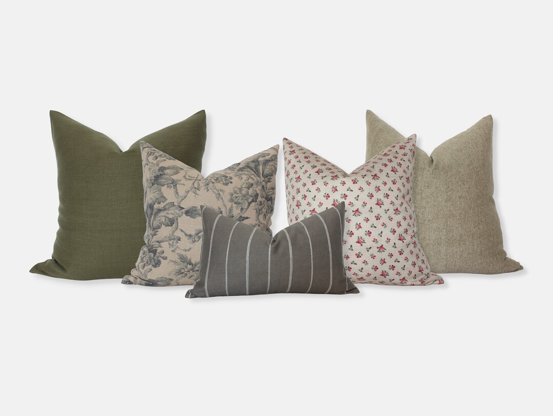 Christmas Throw Pillows for Couch, Holiday Pillow Set, Green Pillow