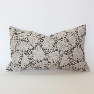Cuscino lombare grigio scuro, fodera per cuscino lombare per divano, cuscino decorativo color antracite, federa per cuscino lombare floreale di design per divano // Charlotte