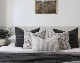 Set di cuscini neutri per la camera da letto, federe per cuscini floreali e scozzesi grigio scuro, set di cuscini per la camera da letto, cuscini organici e a finestra per il letto // Dara