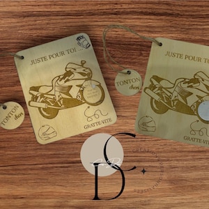 Carte en bois pour demande parrain marraine thème moto