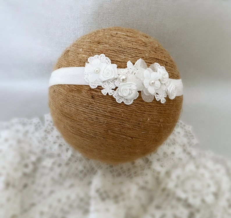 Baby Baptism Headband in Off White, Baby Christening Headband, Crochet Lace, Daisy Flowers, Satin Roses And Pearls zdjęcie 5