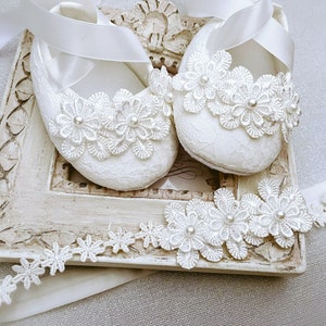 Girl Baptism Shoes, Girl Christening Shoes in Off White with Headband, Crochet Daisy Flower, Crochet Baptism Headband, Baby Shower Gift image 5