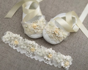 Girl Baptism Shoes, Girl Christening Shoes in Ivory, Crochet Leaves, Daisy Flower, Pearls, Lace Baptism Headband, Baby Shower Gift