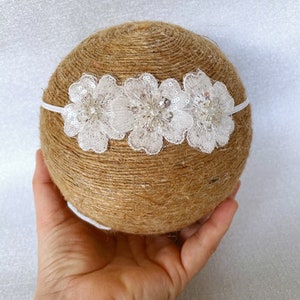 Bandeau de baptême bébé avec fleur de paillettes en blanc cassé, bandeau de baptême bébé, bandeau fleur scintillant mariage bandeau de fille d'honneur image 7