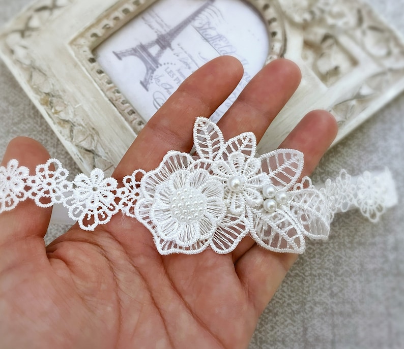 Baby Baptism Lace Headband in Off White, Baby Christening Headband, Lace Daisy Flower, Lace Leaves and Pearls zdjęcie 4