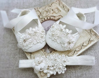 Girl Baptism Shoes, Girl Christening Shoes in Off White, Crochet Leaves and Flowers, Daisy Flowers with Pearls and Zircons, Baby Shower Gift