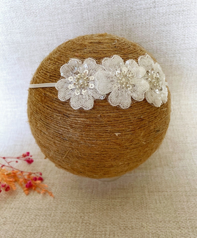 Bandeau de baptême bébé avec fleur de paillettes en blanc cassé, bandeau de baptême bébé, bandeau fleur scintillant mariage bandeau de fille d'honneur image 5