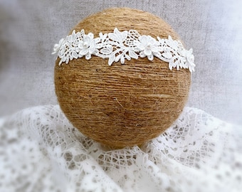 Bandeau de baptême pour bébé en blanc cassé, bandeau en dentelle de baptême pour bébé, fleurs de marguerite au crochet avec perles