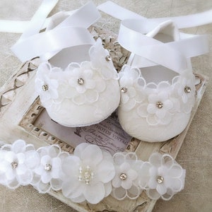 Christening Shoes in Off White, Baptism Shoes, Christening Booties, Baptism Booties, Daisy Flowers, Pearls, Zircons, Baby Shower Gift