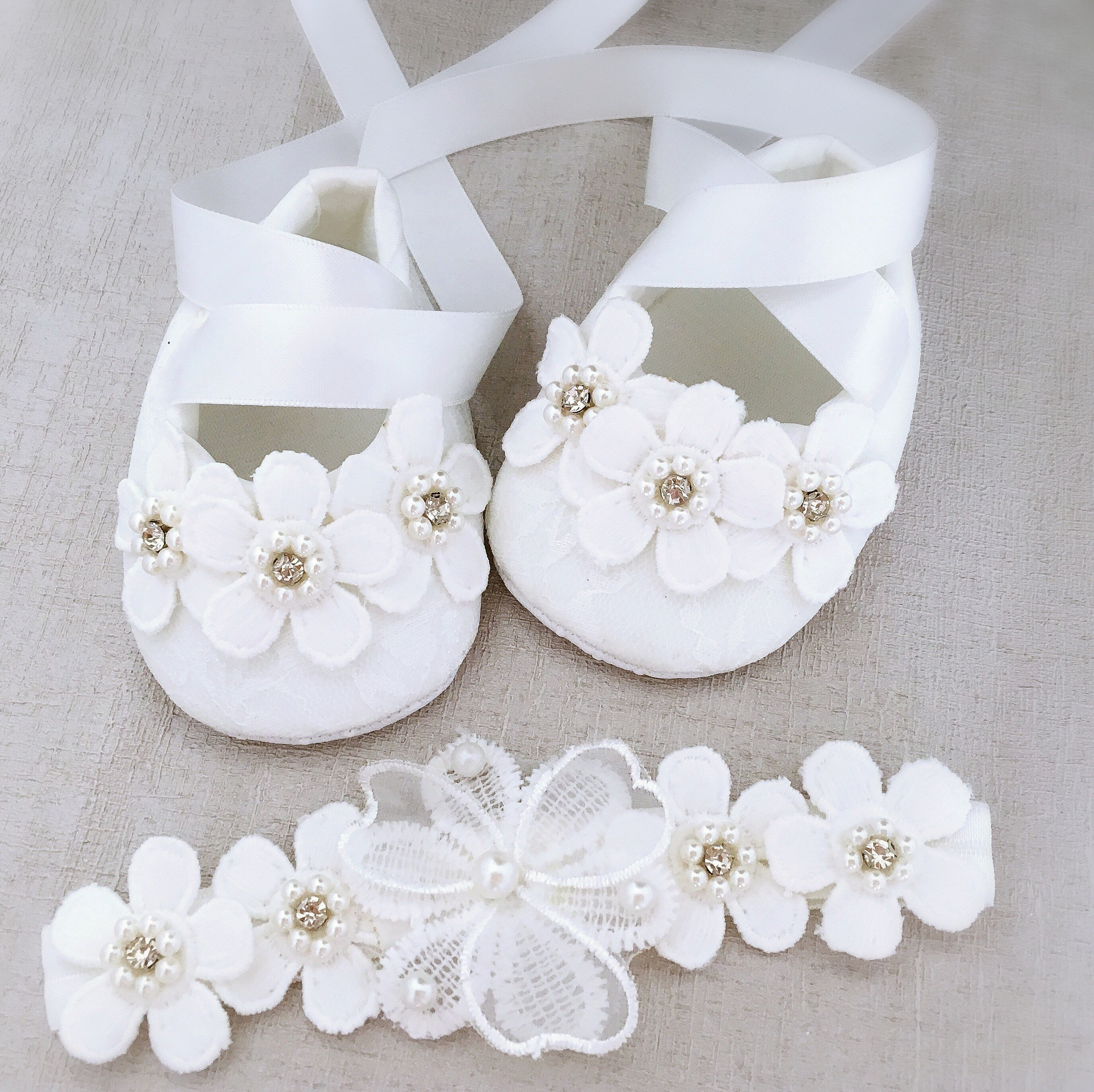 Satin Roses Shabby Flower Christening Shoes Baby Shower Gift Cluster of Pearls Lace Headband Girl White Baptism Shoes Daisy Flower
