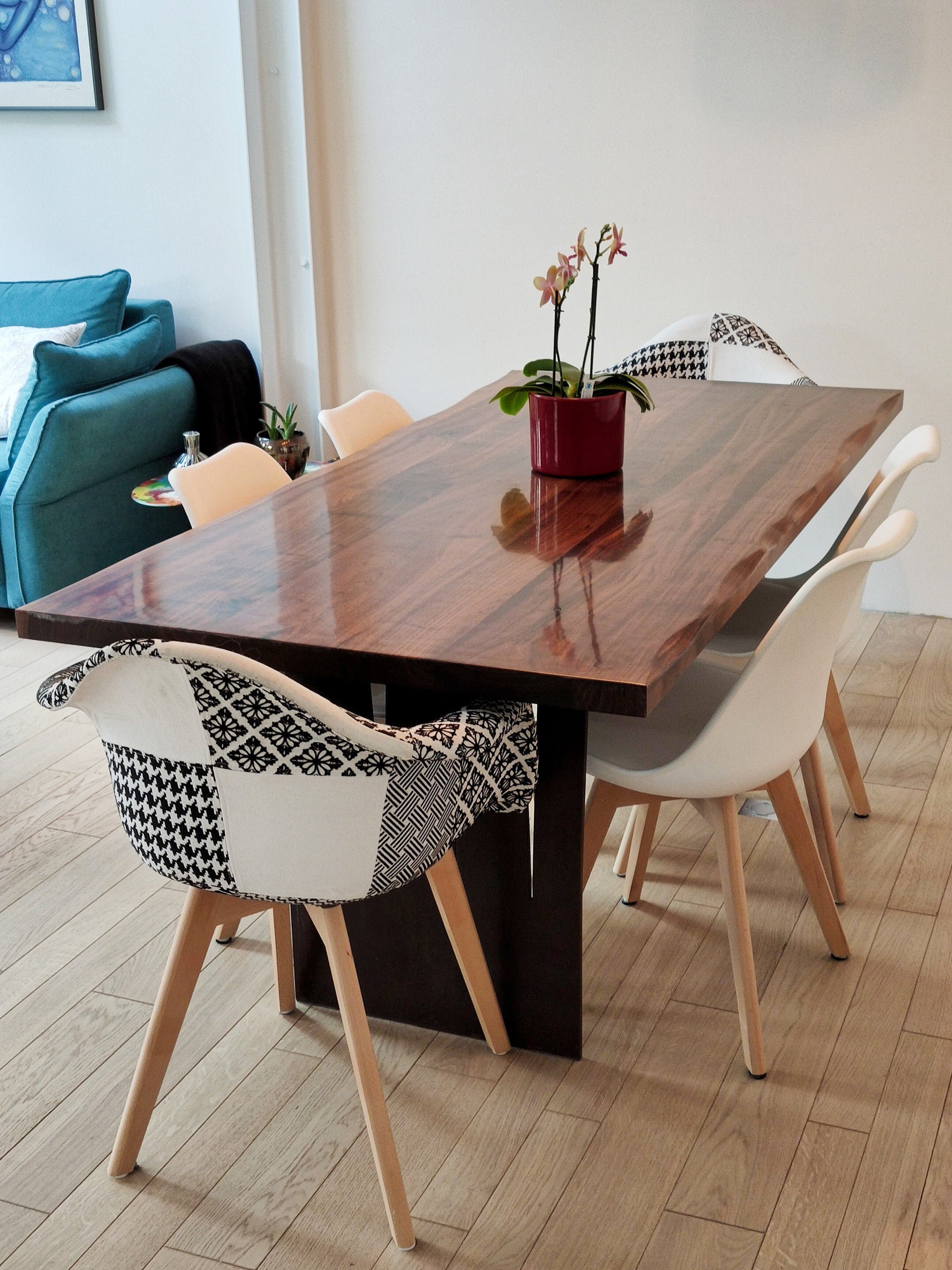 Brauner rechteckiger Tisch aus massivem Nussbaum und | Etsy