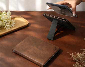 Funda magnética de cuero vegano color marrón roble con nombre personalizado, correa de mano y soporte para lector electrónico BOOX GO 7, Go Color 7 Gen 2, Go 6, Poke 5/6, Leaf 3