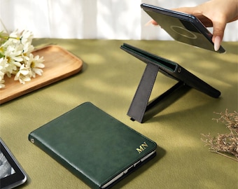 Funda magnética desmontable de piel vegana color verde agave con correa de mano para Kindle Colorsoft, Paperwhite de 12.ª generación de 7 pulgadas, Kindle de 11.ª generación de 6 pulgadas, con función de encendido/apagado automático.
