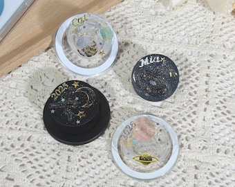 Soporte magnético para teléfono con purpurina de luna y noche estrellada, soporte MagSafe personalizado con nombre, soporte redondo portátil desmontable para teléfono, idea de regalo personalizable.