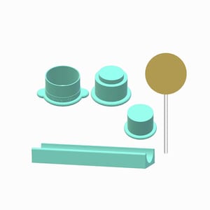 Op de afbeelding: Een witte keramische mok met een zwart handvat en de tekst "But First, Coffee" in een zwarte, handgeschreven lettertype. De mok staat op een wit oppervlak.