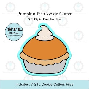 Könnte beinhalten: Ein Ausstecher für Kürbiskuchen mit hellblauer Umrandung. Der Kuchen hat eine orangefarbene Oberseite, einen grauen Boden und einen Klecks Schlagsahne. Der Text "Pumpkin Pie Cookie Cutter" und "STL Digital Download File" ist sichtbar.