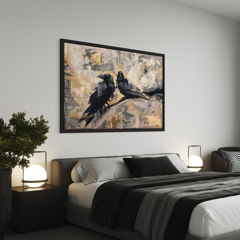 Puede incluir: Una pintura de dos cuervos negros posados en una rama sobre un fondo de pinceladas abstractas doradas y marrones.