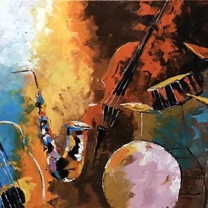 Op de afbeelding: Abstracte schildering van muziekinstrumenten, waaronder een saxofoon, een cello, een gitaar en een drumstel. De instrumenten zijn geschilderd in verschillende kleuren, waaronder blauw, geel, oranje, rood en bruin. Het schilderij heeft een levendige en energieke uitstraling.