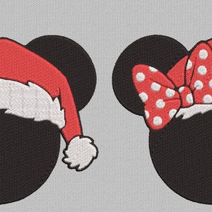 Könnte beinhalten: Zwei Comic-Mausköpfe, die Weihnachtsmützen tragen. Die Maus links trägt eine rote Weihnachtsmütze mit weißem Besatz. Die Maus rechts trägt eine rote Weihnachtsmütze mit weißem Besatz und eine rot-weiß gepunktete Schleife.