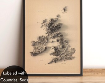 Kaart van het Verenigd Koninkrijk en Ierland met labels - Landen, hoofdsteden, zeeën en eilanden van het VK, minimalistische reliëfkaart van de Britse Eilanden - 2D platte afdruk