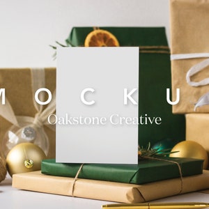 Modelo de cartão de felicitações em branco, cartão de felicitações rústico, maquete de cartão de Natal moderno, maquete de elementos naturais, maquete de cartão 5x7,