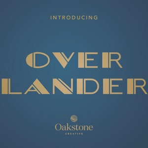 Puede incluir: Presentación de Overlander, un diseño de fuente dorada con un fondo de patrón geométrico. El texto se coloca sobre un fondo azul oscuro. El logotipo de Oakstone Creative está en la parte inferior de la imagen.