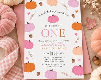 Può includere: Un biglietto d'invito di compleanno bianco con zucche arancioni e rosa, ghiande e steli di grano. Il testo recita: our little pumpkin IS TURNING ONE please join us as we celebrate scarlett's first birthday NOV 23 2-5PM The Turkey Residence 6433 Turkey Lane North Pole CA 43222 RSVP to Maggie by 8.10 at 565.556.5555.