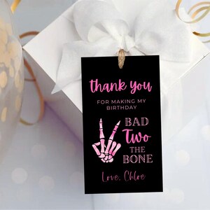 Etiqueta de regalo de agradecimiento Bad TWO the Bone / Plantilla de etiqueta de regalo imprimible de Halloween de Fall Girl editable / Mano de la paz de esqueleto de 530 pies