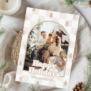 Modello per biglietto di Natale a scacchi Coquette, biglietto di auguri alla moda, biglietto di Natale con foto ad arco, a scacchi color beige neutro, biglietto di auguri di Buon Natale 400S